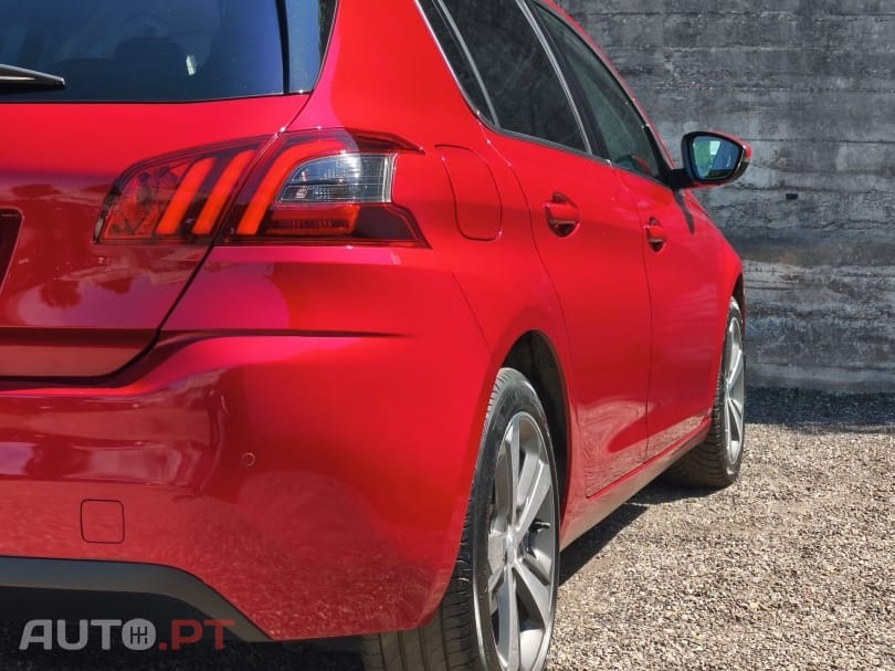 Peugeot 308 1.2 PureTech Allure J17 — fotografia 17