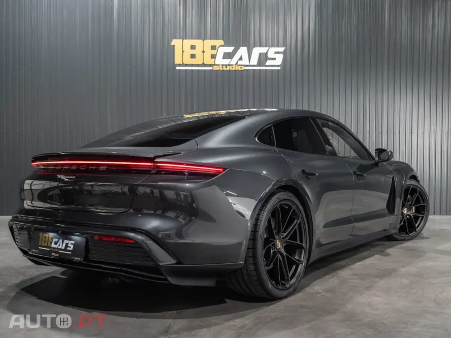 Porsche Taycan 4