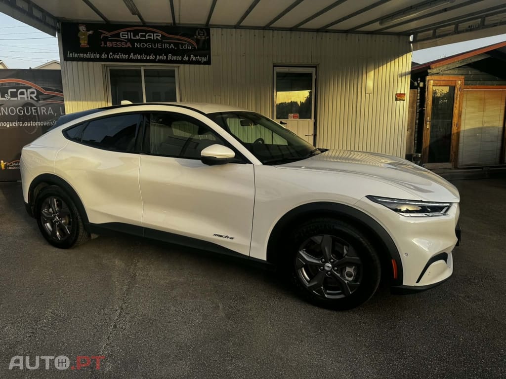 Ford Mustang Mach-E 75.7 kWh Base