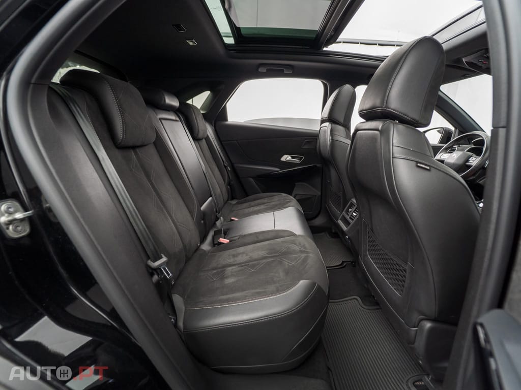 DS DS7 Crossback E-Tense Performance Line EAT8