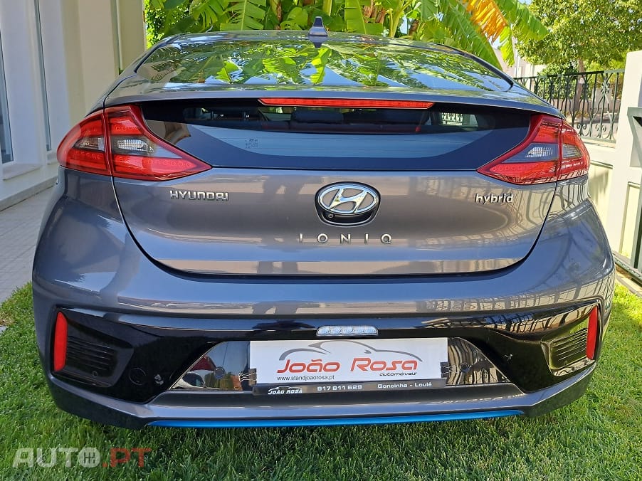 Hyundai Ioniq 5 1.6 GDI HEV (híbrido gasolina + elétrico) Potência combinada de 141 cv