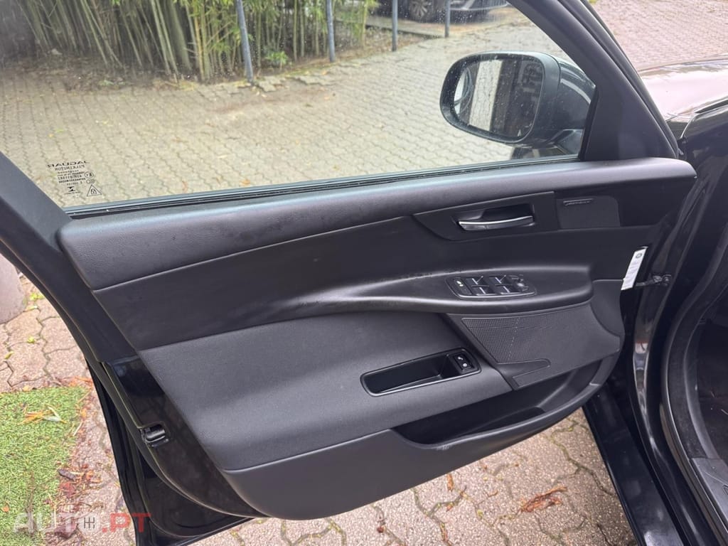 Jaguar XE E-Performance Pure