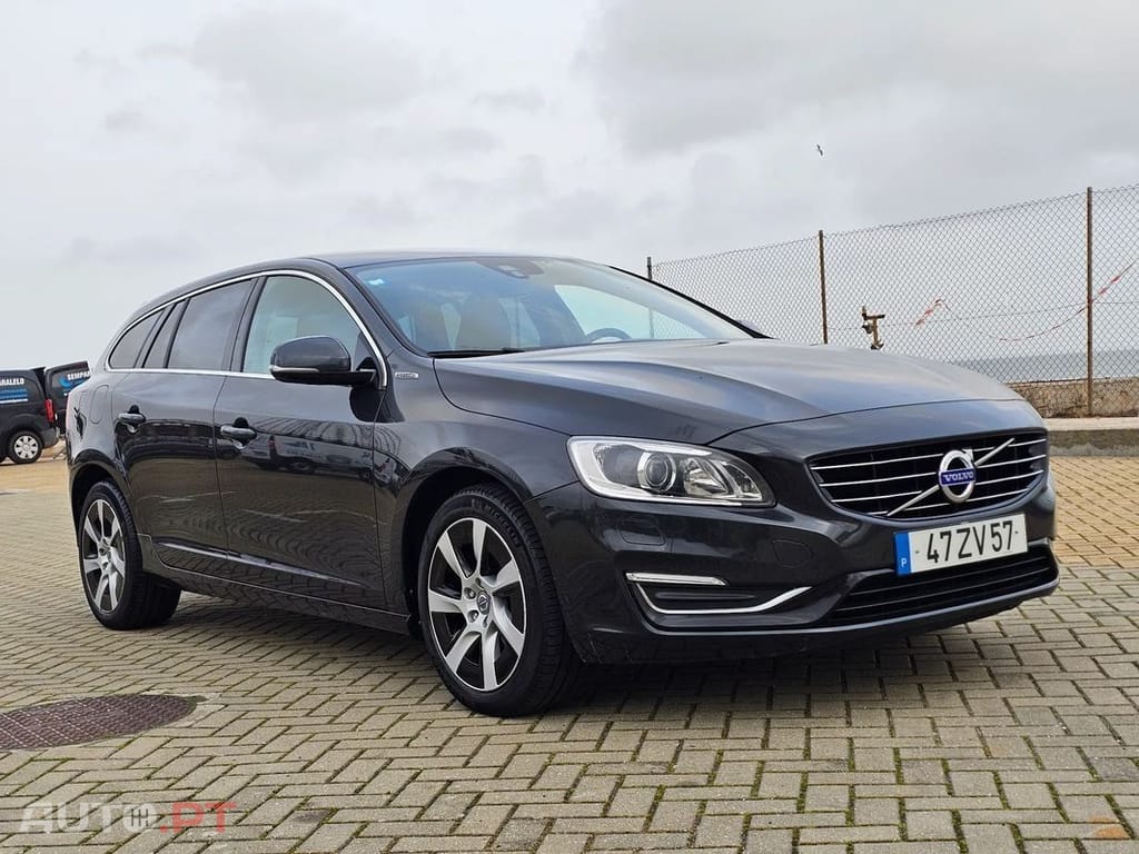 Volvo V60 D6 Plug-In-Hybrid AWD Geartronic Pure Limited