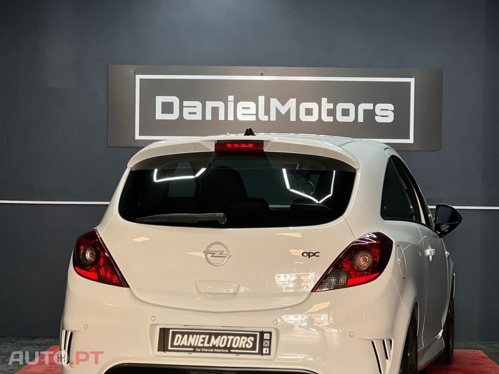 Opel Corsa 1.6 Turbo OPC