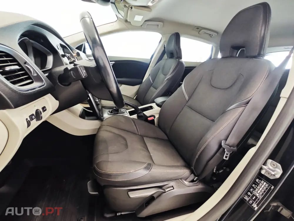 Volvo V40 Cross Country 1.6 D2 Momentum