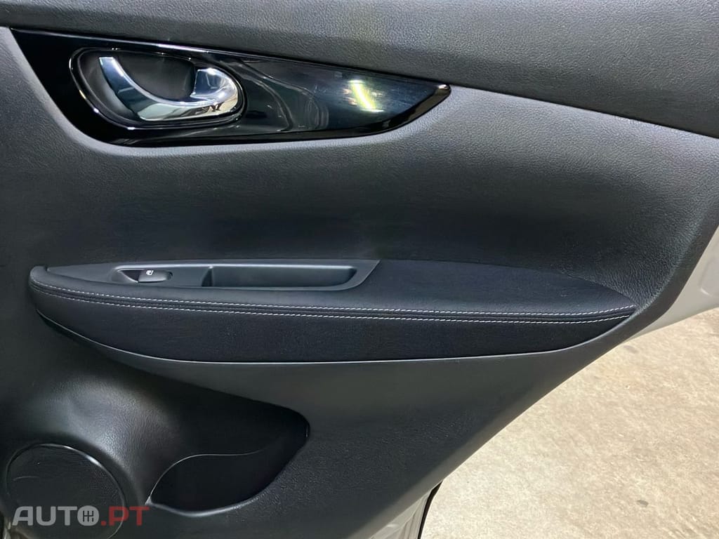 Nissan Qashqai 1.3 DIG-T N-Connecta J18