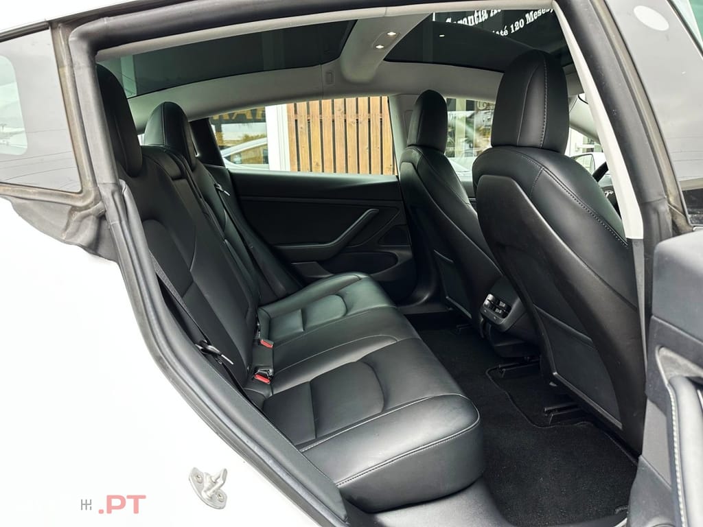 Tesla Model 3 Long-Range RWD
