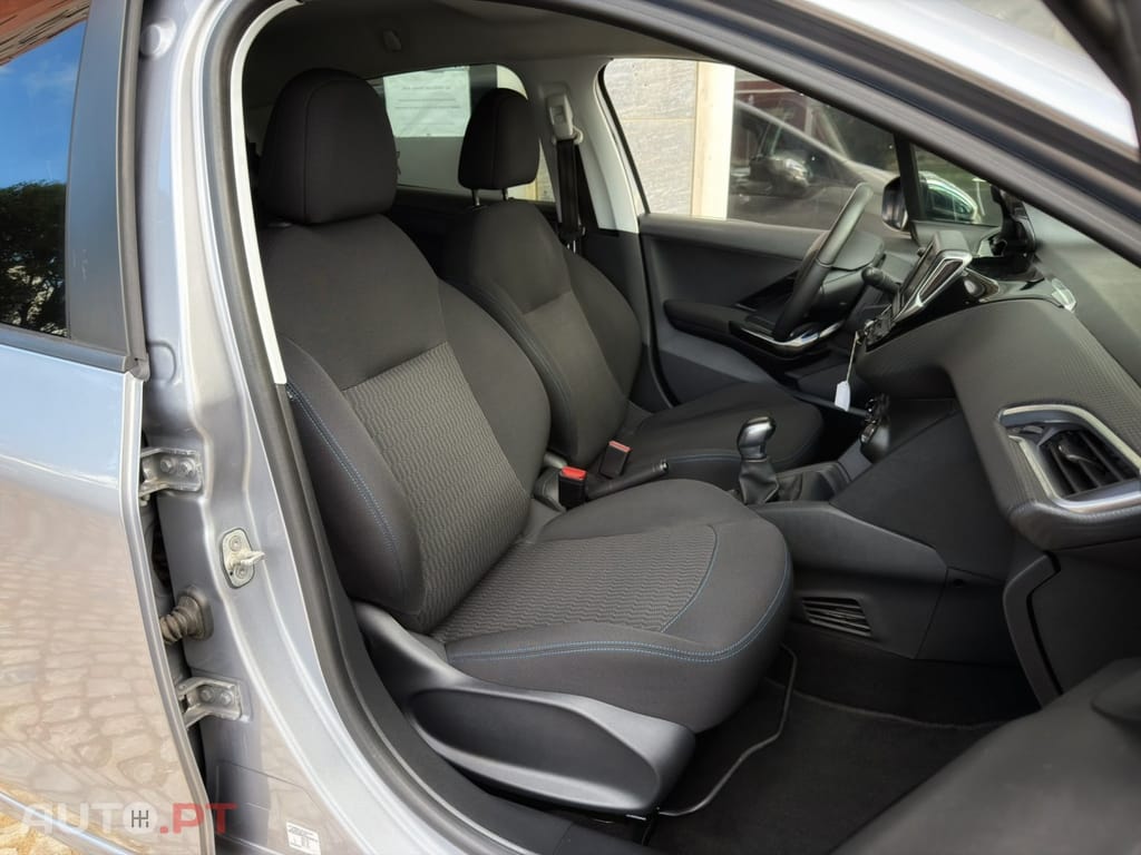 Peugeot 208 1.2 PureTech Signature