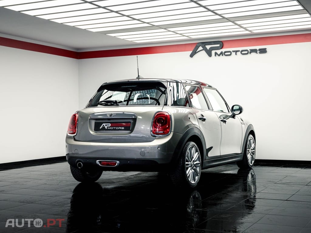 MINI Cooper Cooper D Auto