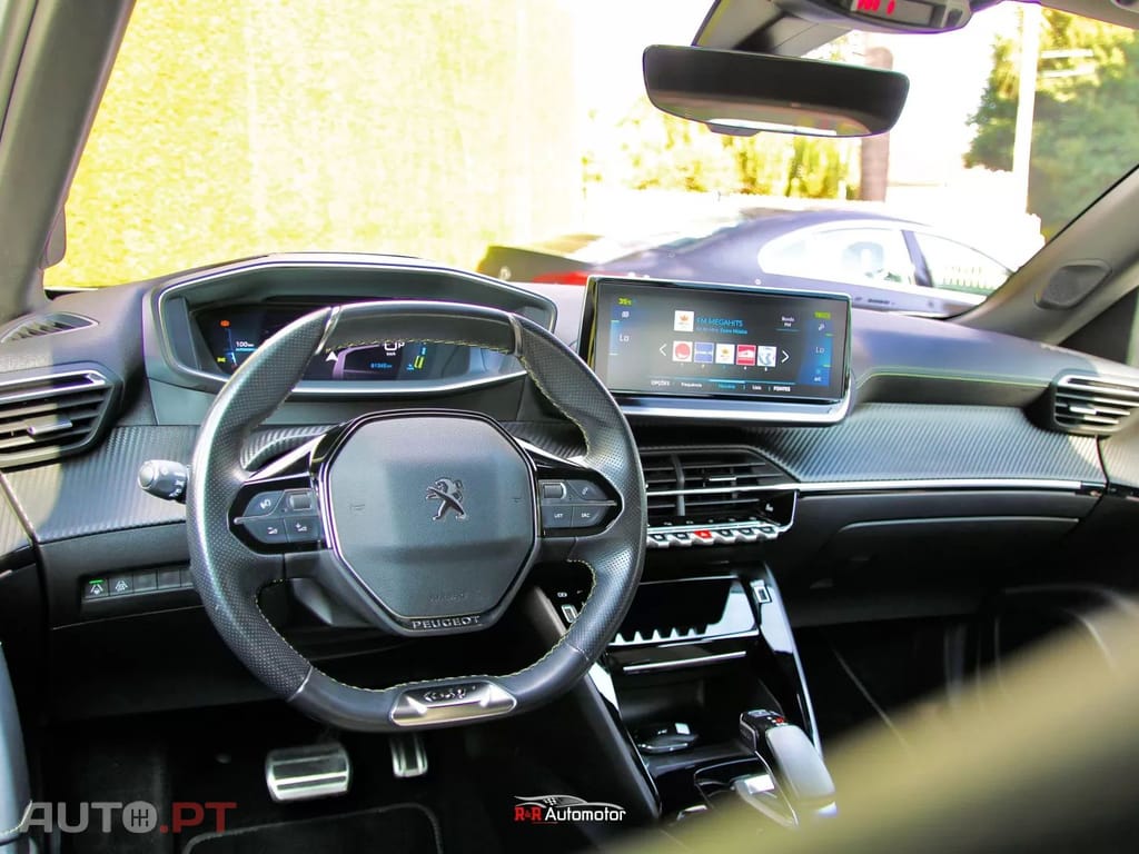 Peugeot E-2008 50 kWh GT