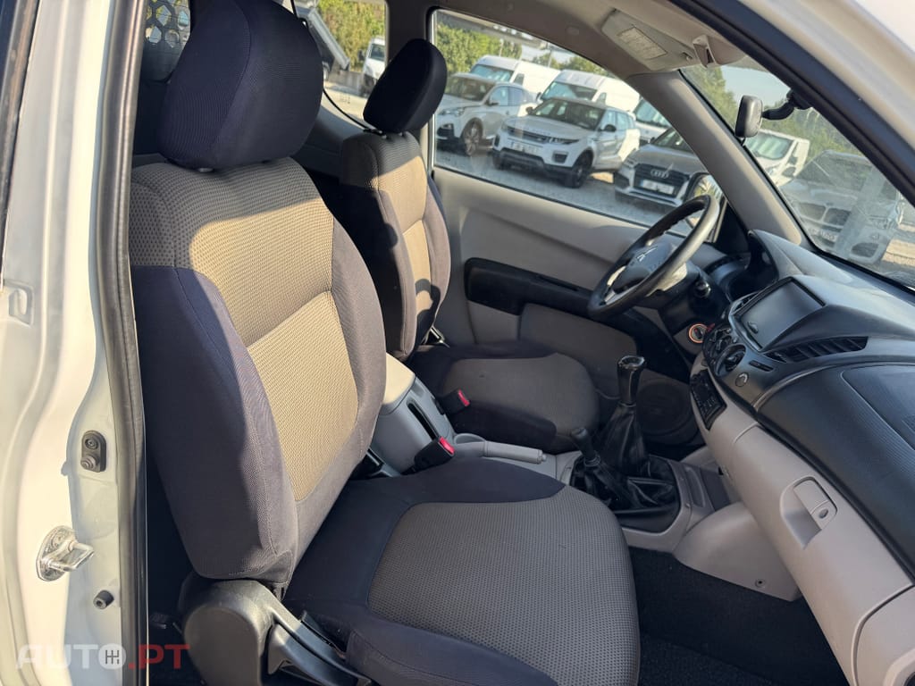 Mitsubishi L200 2.5 DI-D Club Invite AC 3L 4WD