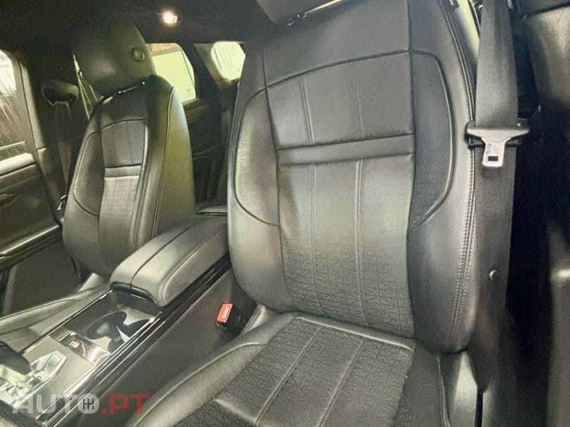 Land Rover Range Rover 1.5 P300e AWD Auto