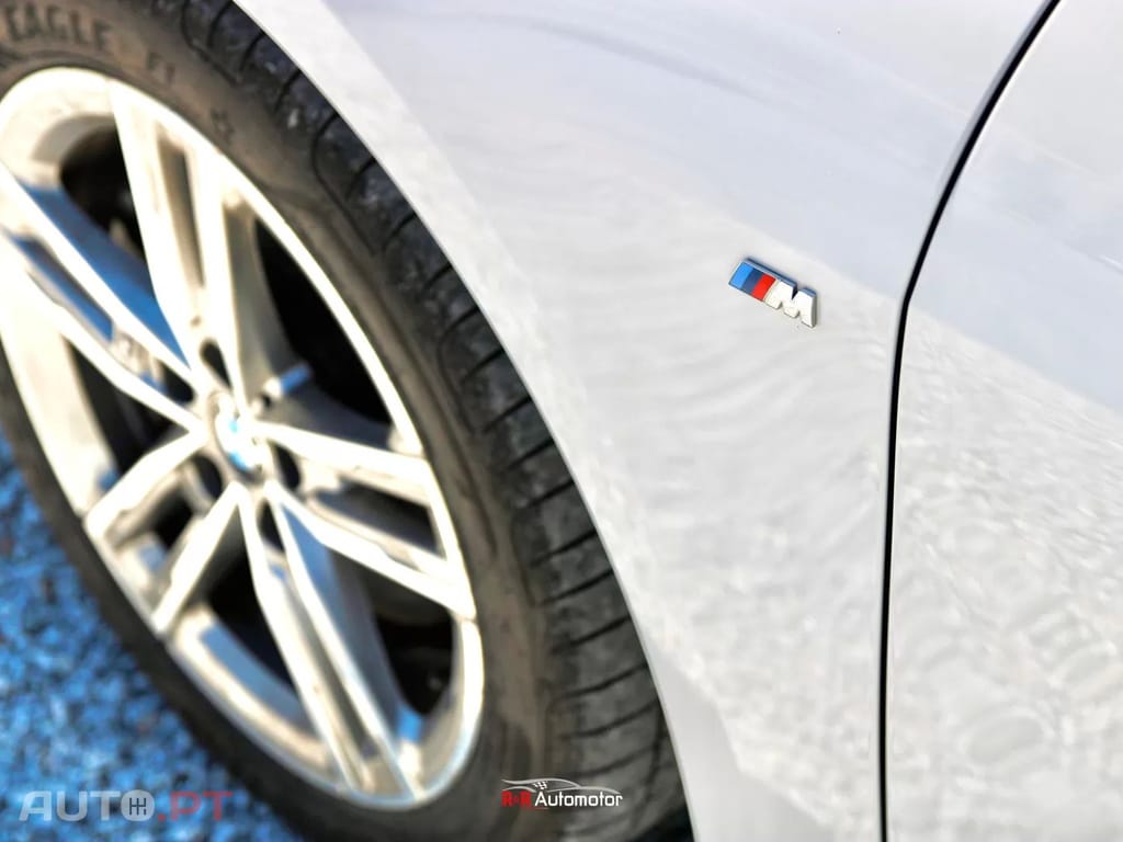 BMW 118 i Pack Desportivo M Auto