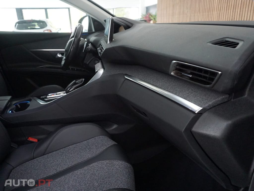 Peugeot 5008 1.2 PureTech Allure EAT8