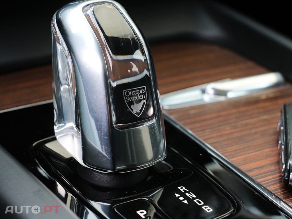 Volvo XC60 2.0 T8 PHEV Momentum AWD