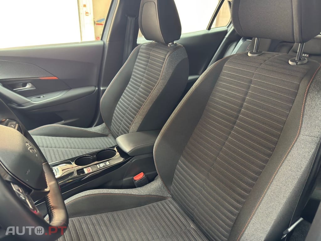 Peugeot 2008 1.2 PureTech Active Pack EAT8