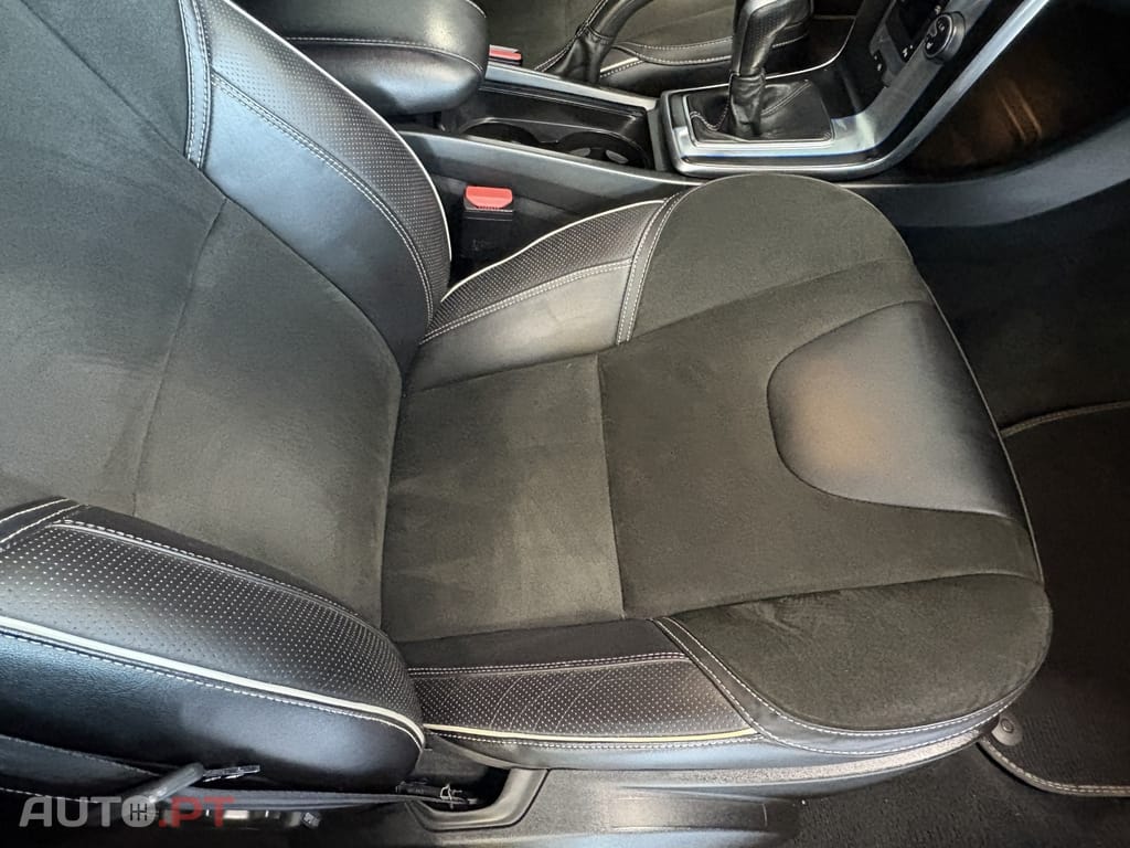 Volvo V40 2.0 D2 R-Design Momentum