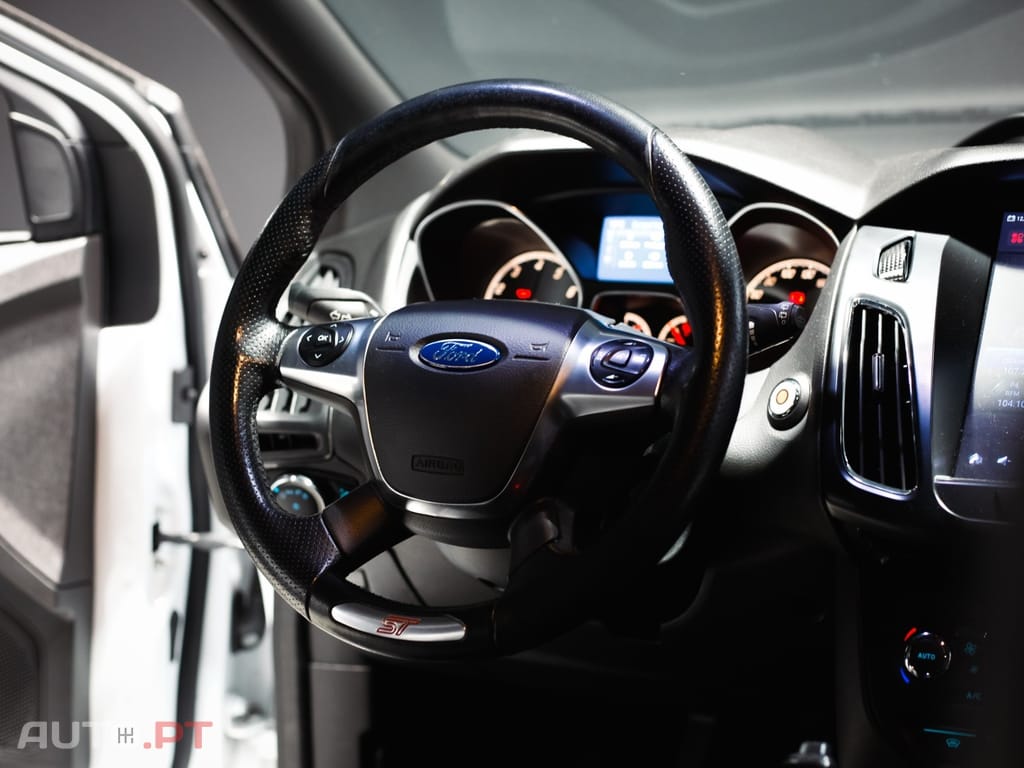 Ford Focus 2.0 EcoBoost ST c/ Pack Pele Desportiva