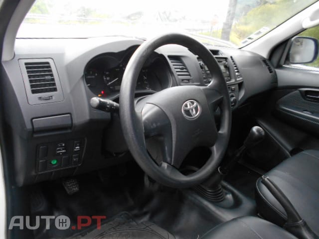 Toyota Hilux 2.5D-4D 4X2 Báscula nova