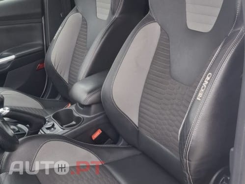 Ford Focus 2.0 EcoBoost ST c/ Pack Pele Desportiva