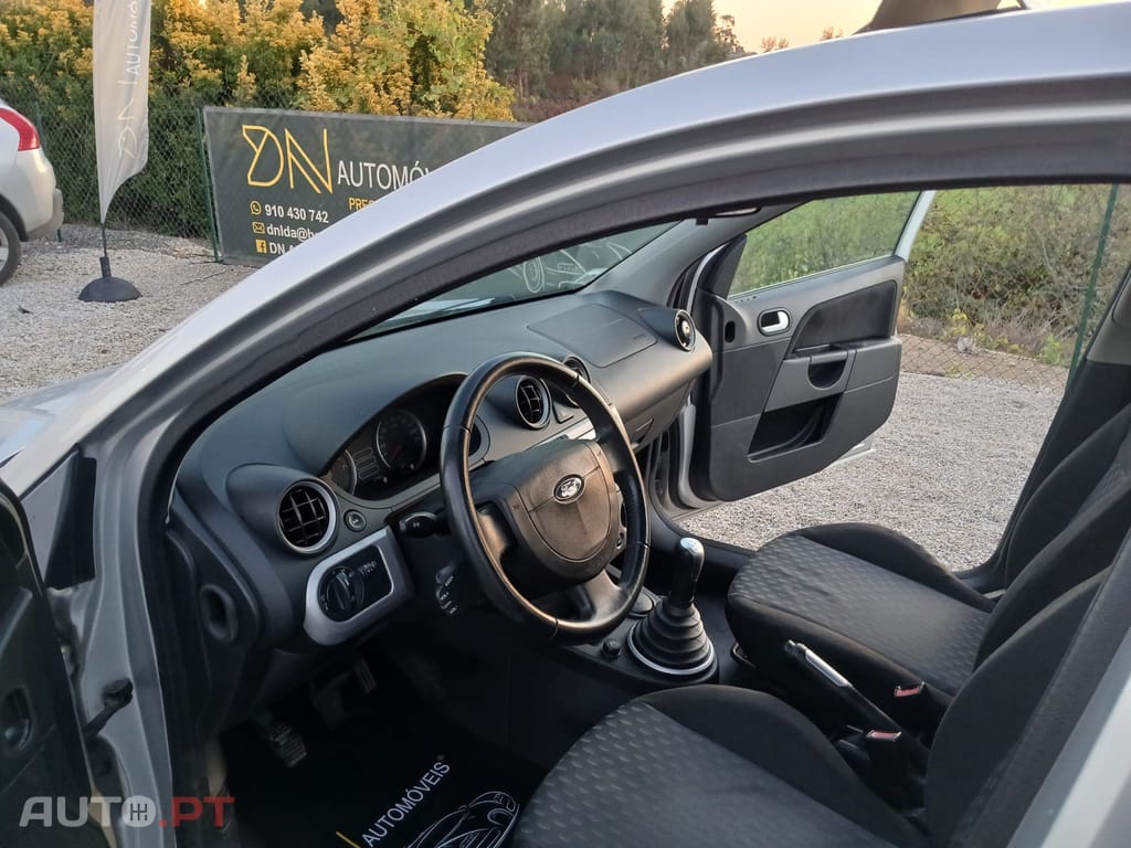Ford Fiesta 1.25 Poucos Kms