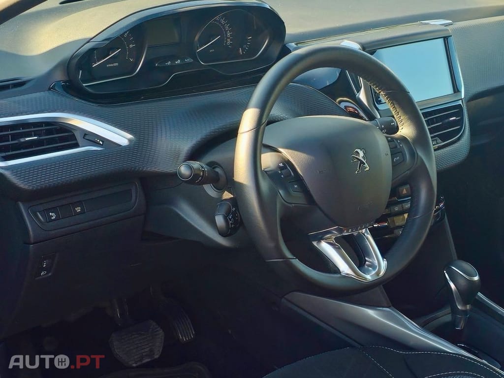 Peugeot 2008 1.2 PureTech Allure EAT6