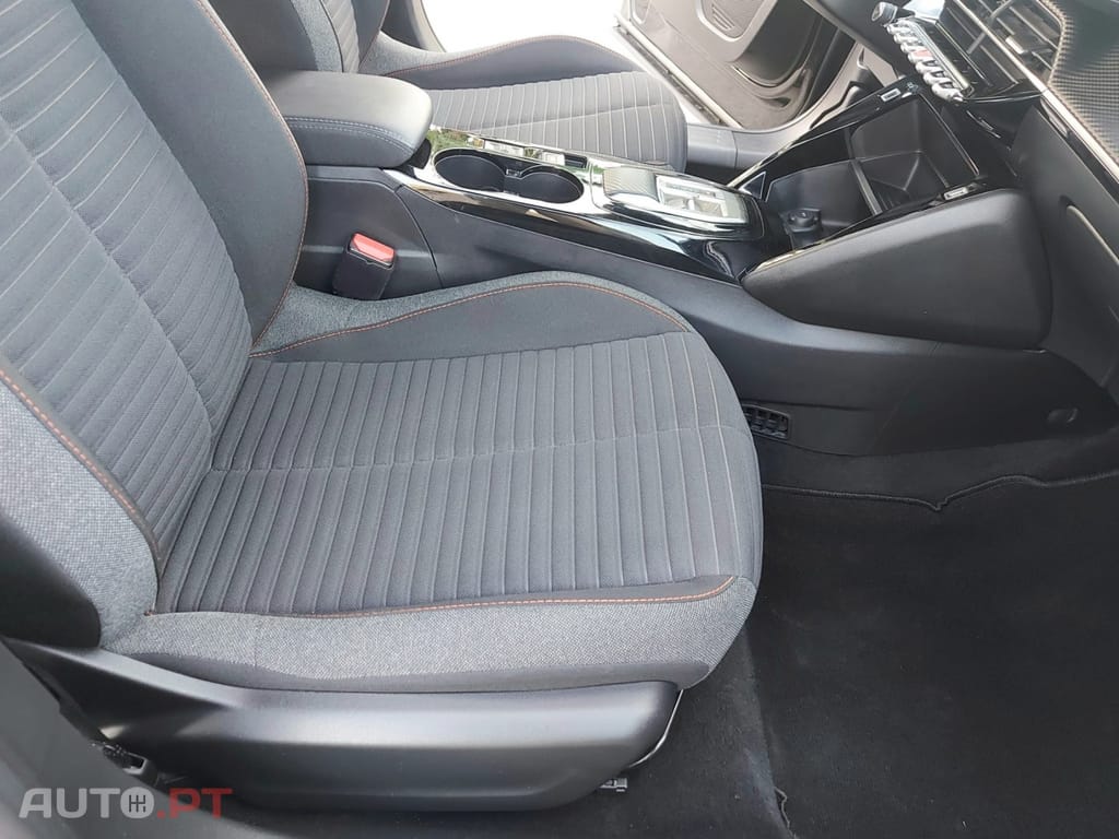 Peugeot E-2008 50 kWh Active Pack