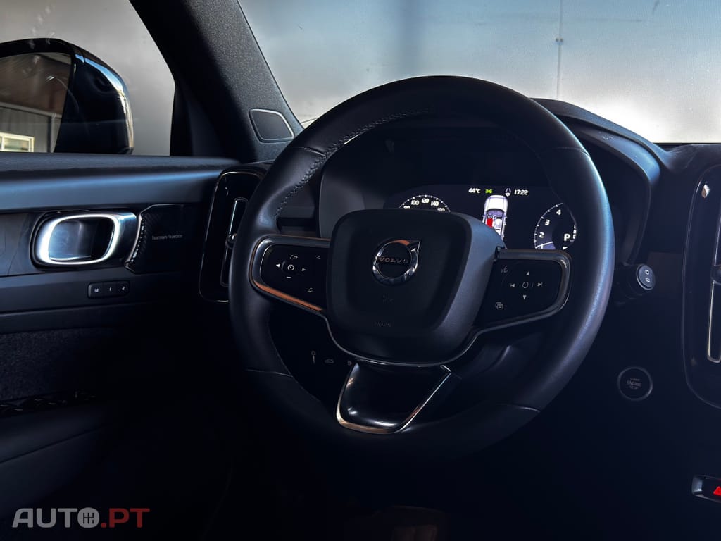 Volvo XC40 1.5 T5 PHEV Plus Dark