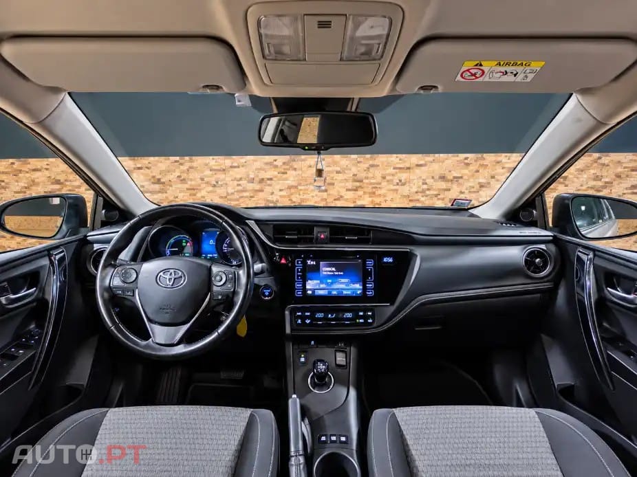 Toyota Auris 1.8 HSD Square Collection