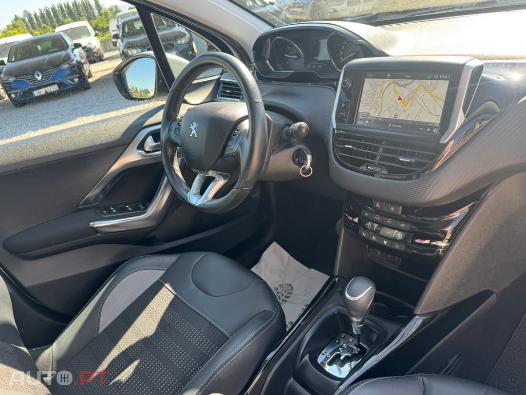 Peugeot 2008 1.2 PureTech Allure EAT6