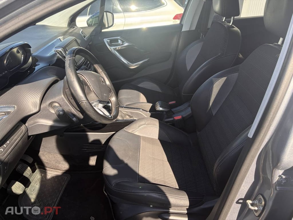 Peugeot 2008 1.2 PureTech Allure