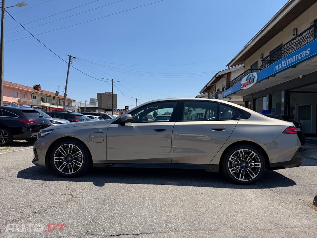 BMW 530 e Pack Desportivo M Pro