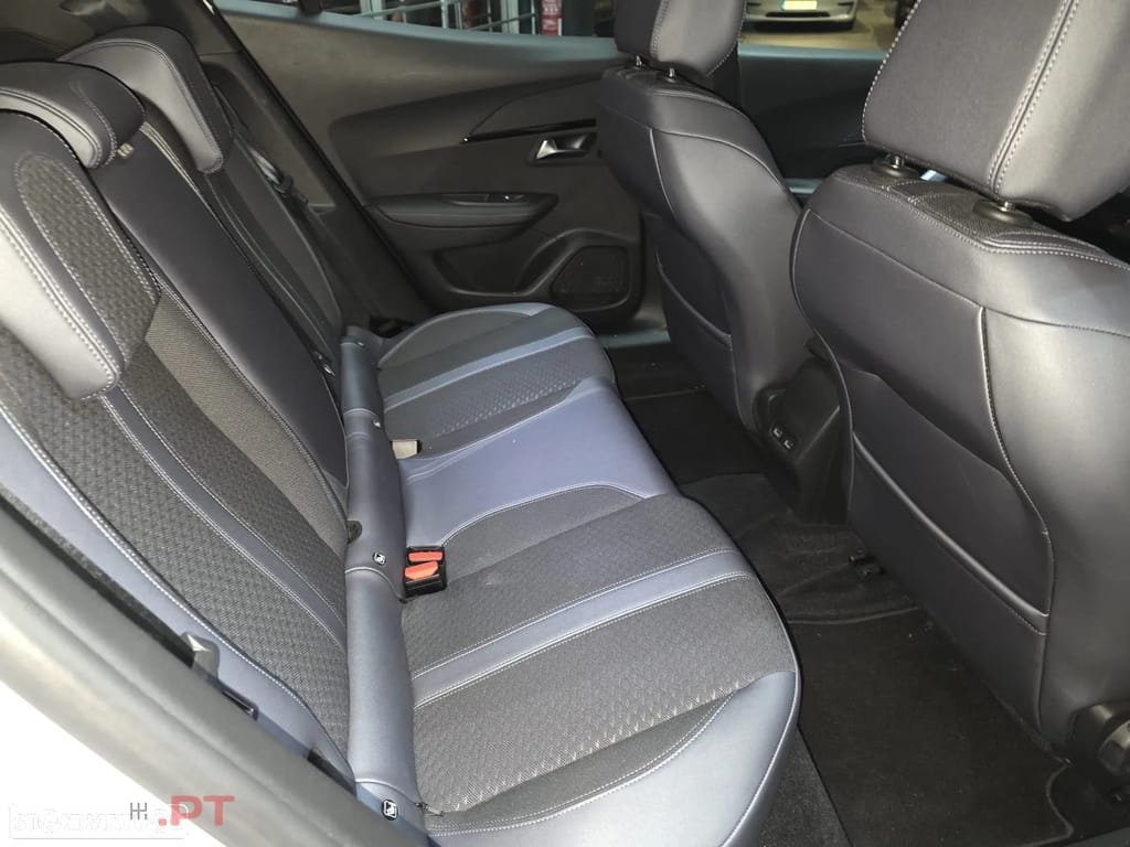 Peugeot E-2008 50 kWh Allure Pack