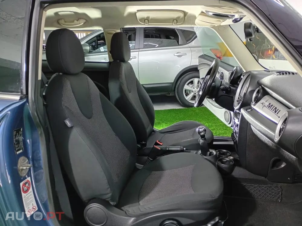 MINI Cooper Cooper D