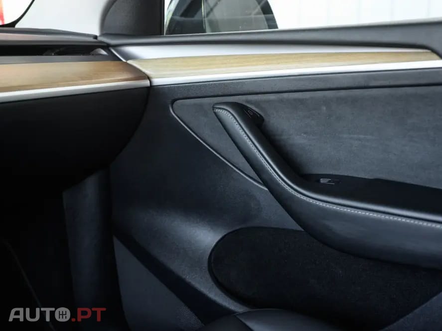 Tesla Model Y Long Range Dual Motor AWD