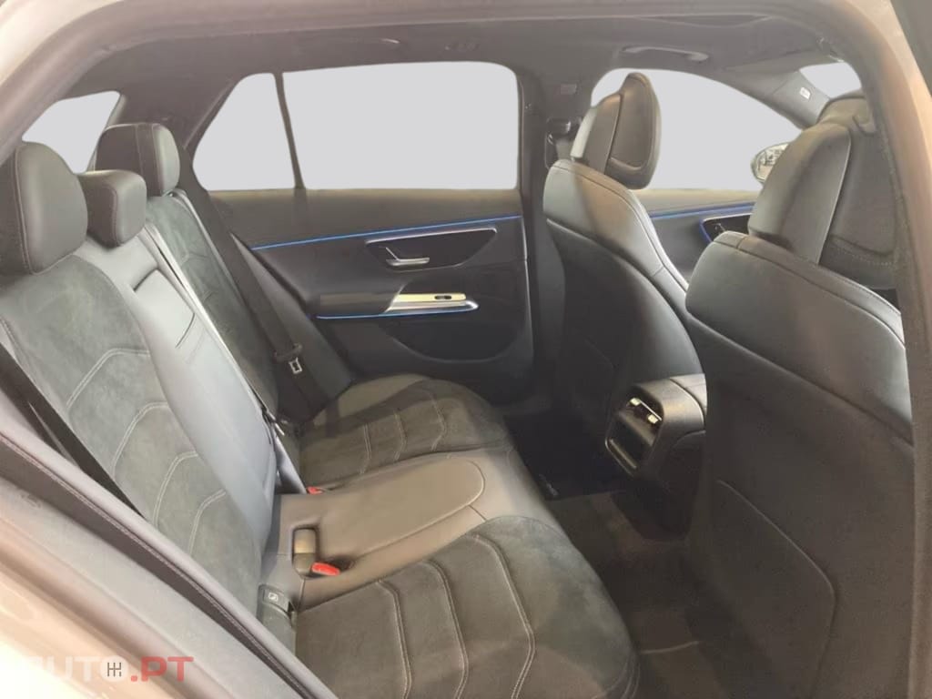 Mercedes-Benz E 300 I.V.A DEDUTIVEL e AMG-Line
