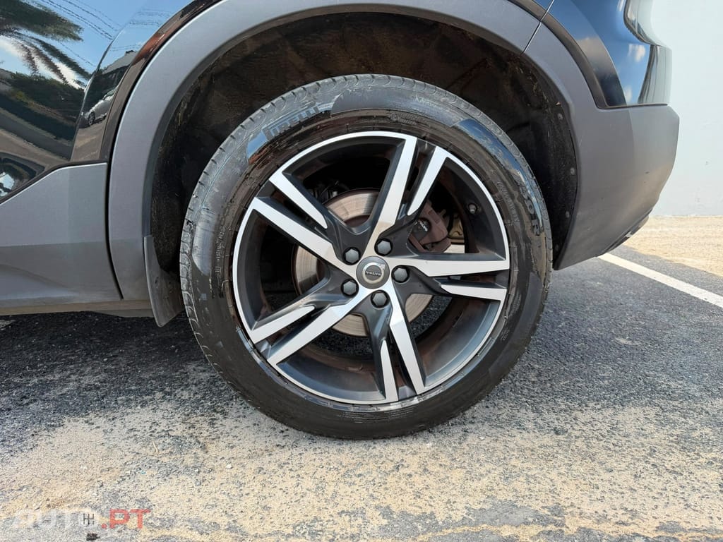 Volvo XC40 T4 Recharge DKG RDesign Expression