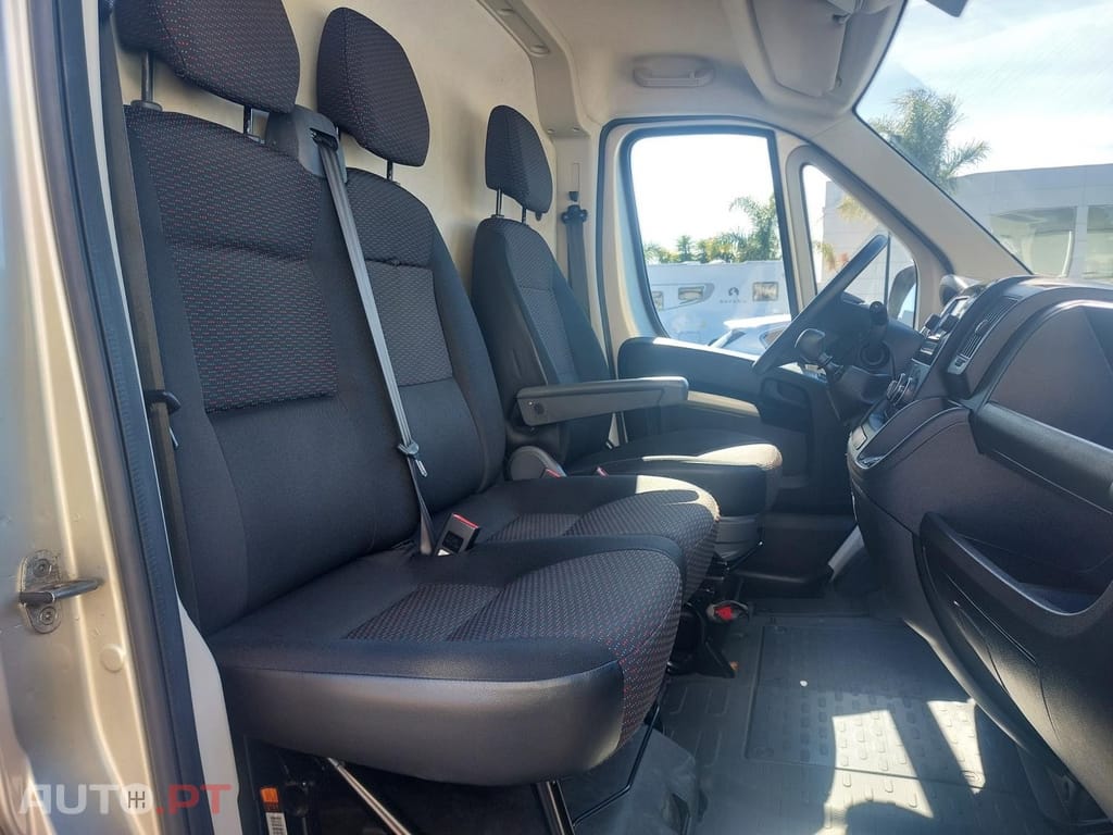 Peugeot Boxer 2.2 BlueHDi 330 L2H2 Premium - 140 cv - IVA Dedutível