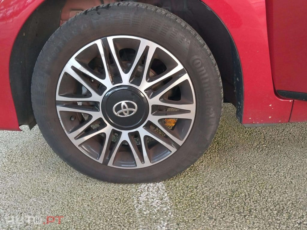 Toyota Aygo 1.0 VVti Exclusive Red