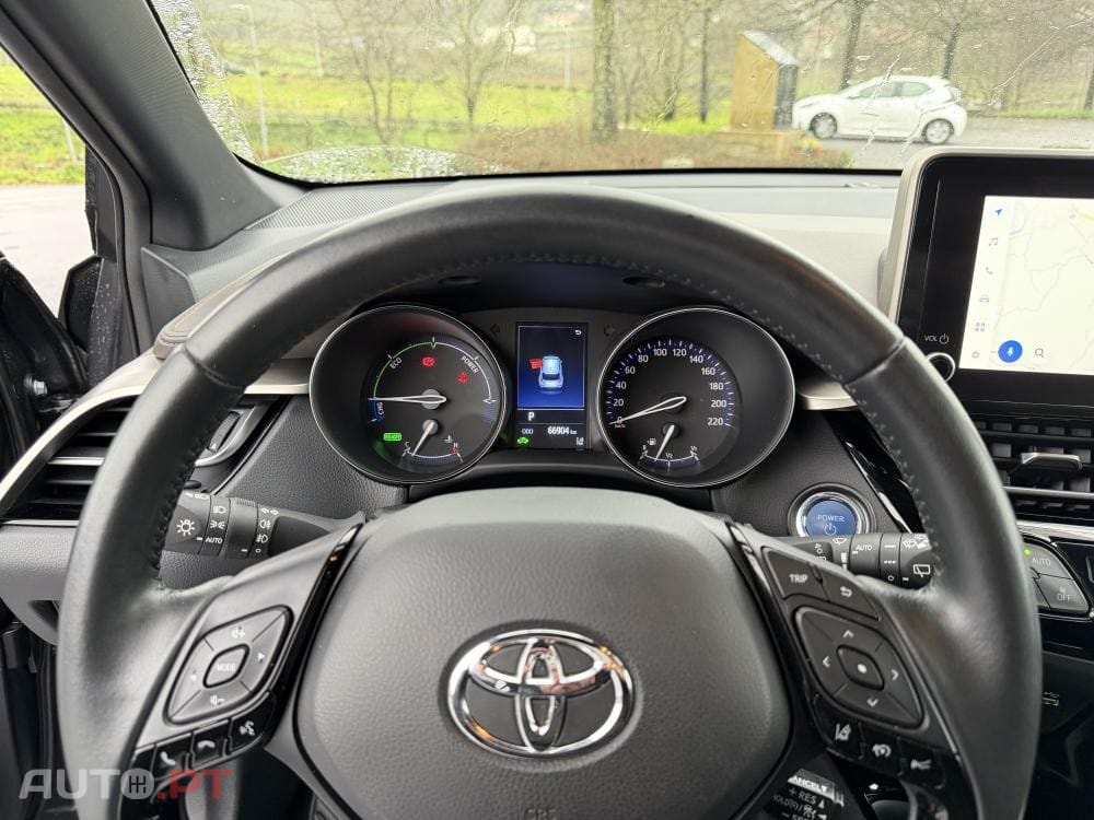Toyota C-HR 1.8 Hybrid Square Collection