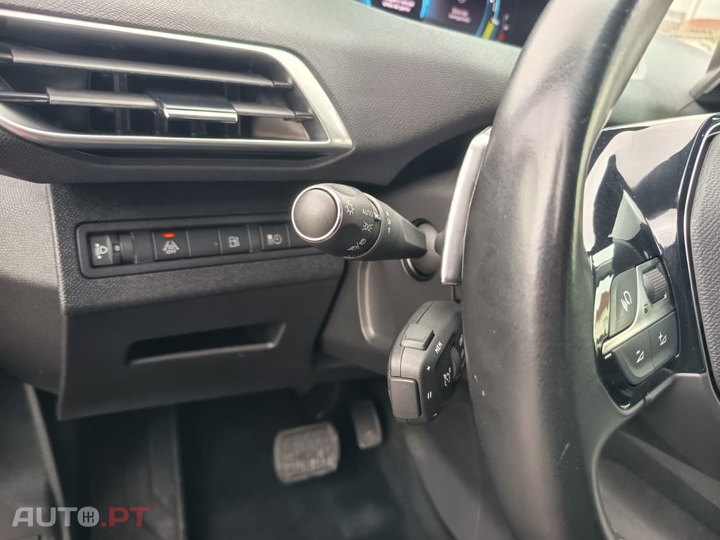 Peugeot 3008 1.6 Hybrid Allure e-EAT8