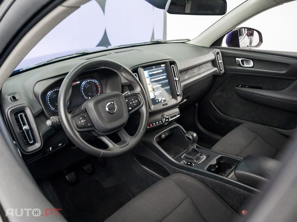 Volvo XC40 1.5 T2 Momentum Core