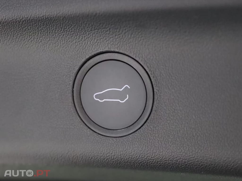 Tesla Model Y Long-Range AWD I.V.A DEDUTIVEL