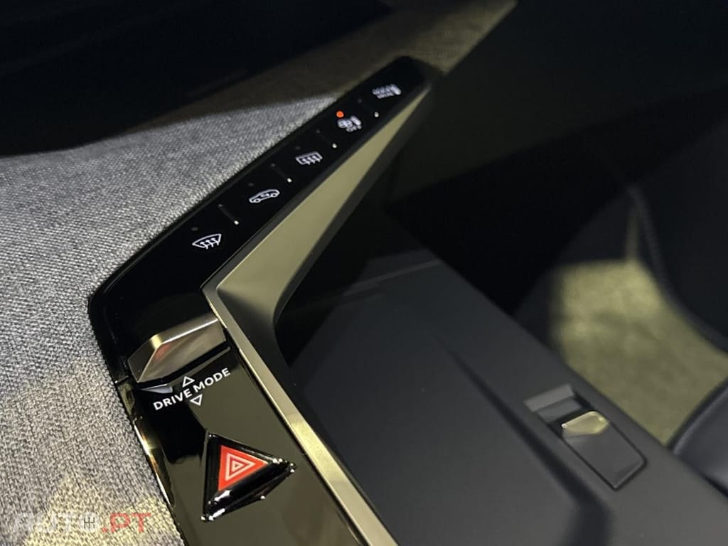 Peugeot E-5008 Business GT I.V.A DEDUTÍVEL 