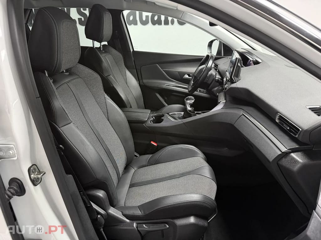 Peugeot 3008 PureTech 130 Stop & Start GPF Allure