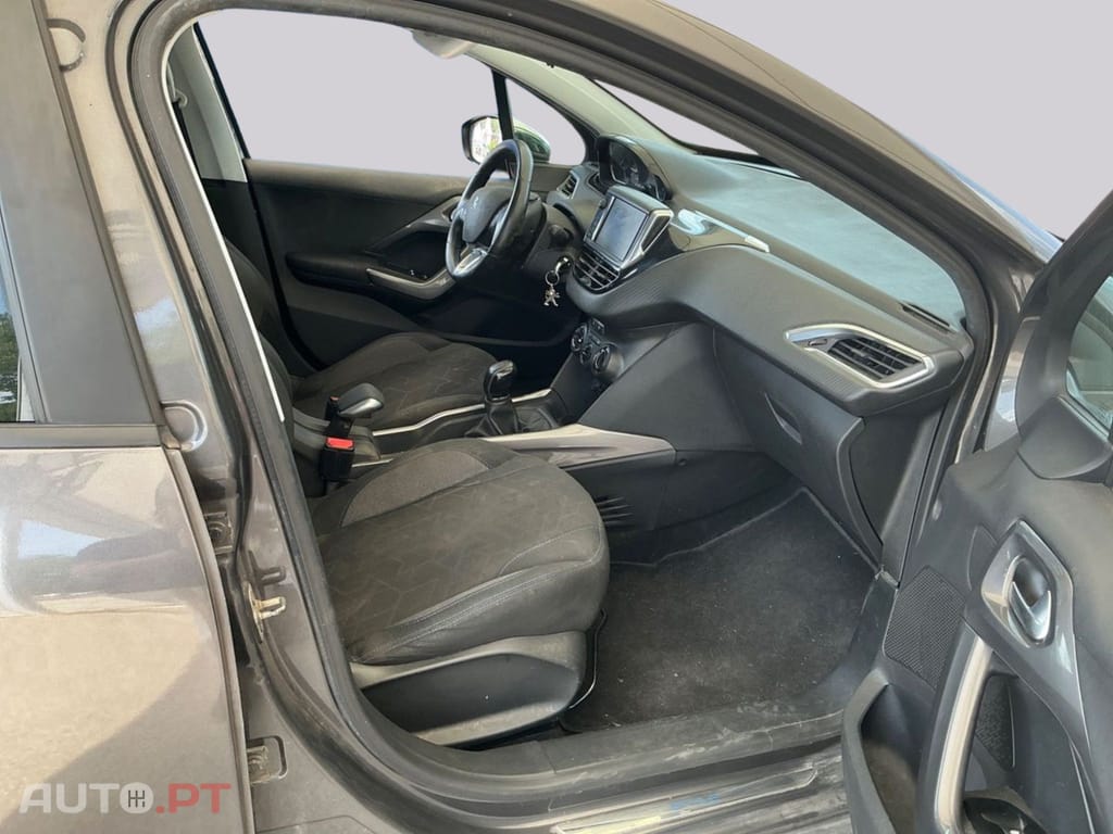 Peugeot 2008 1.2 e-VTi Style