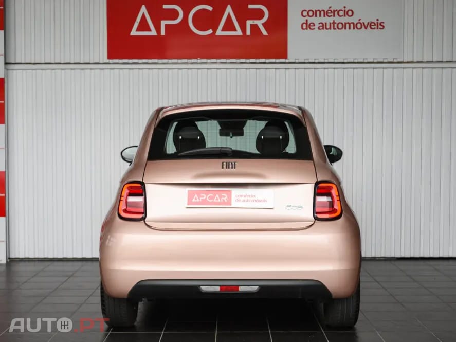 Fiat 500e Action