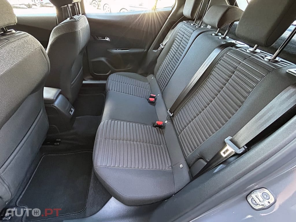 Peugeot E-2008 54 kWh Active