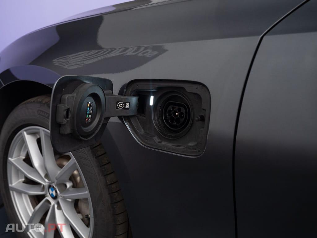 BMW 330 e Auto