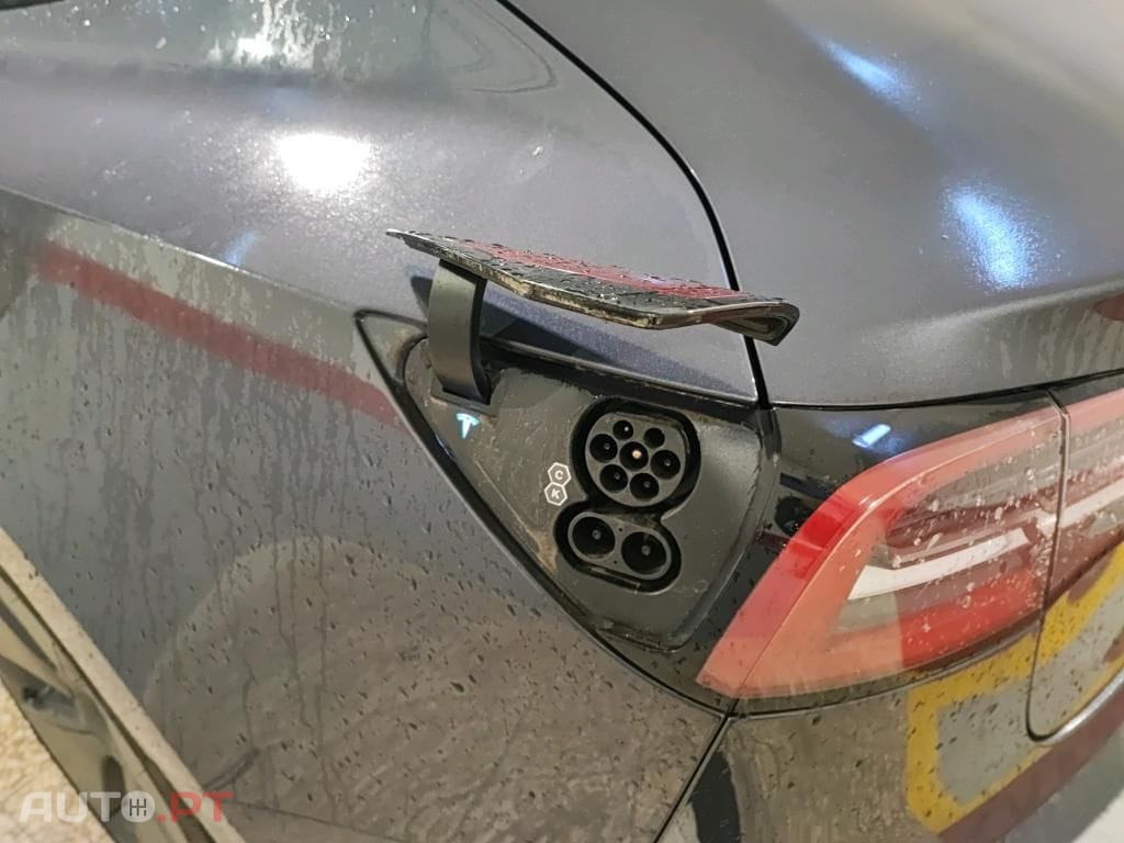 Tesla Model 3 Long-Range Dual Motor AWD